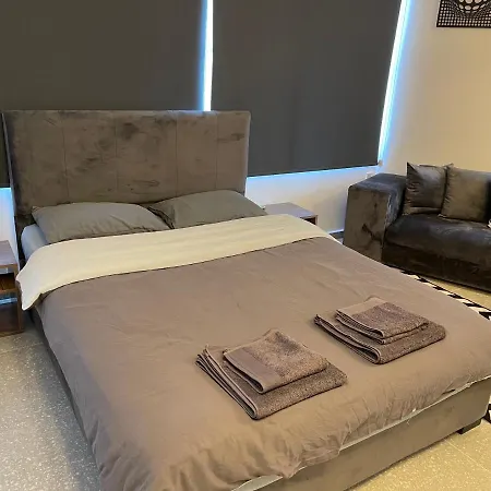 Mr. In Ortakoy , North + Wifi + Netflix