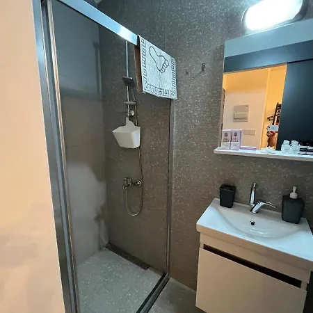 Mr. In Ortakoy , North + Wifi + Netflix